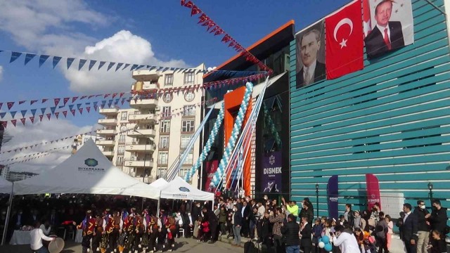 Vali Karaloğlu: “Biz DİSMEK’i bir halk üniversitesi olarak görüyoruz”