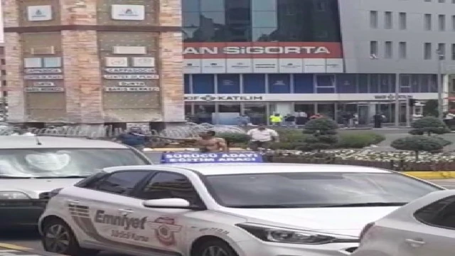 Yanında pitbull köpek, küfürler savurup gelen polise bıçak çekti, gözaltına alındı
