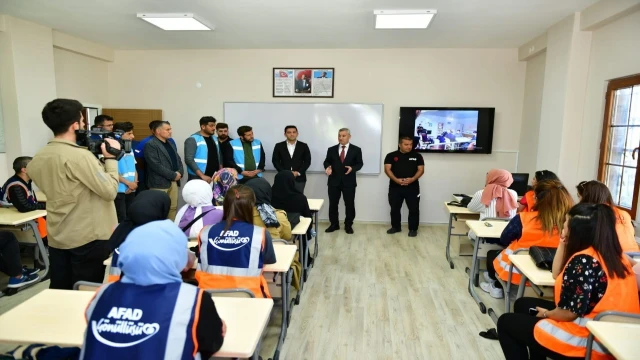 Yeşilyurt’ta gençlere deprem eğitimi