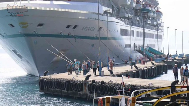Yılın ilk kruvaziyer gemisi 690 yolcusu ile Alanya'ya geldi