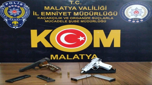Yolcu otobüsünde yastık arasında silah bulundu