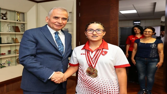 Yüzme tutkusu şampiyonluk getirdi