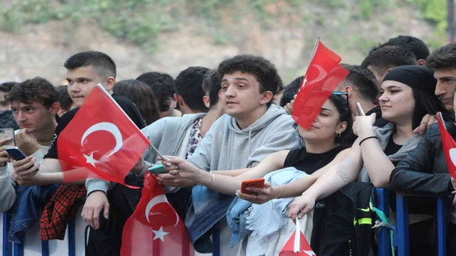 ’Z Kuşağına’ özel konser: Sınav öncesi çılgınlar gibi eğlendiler
