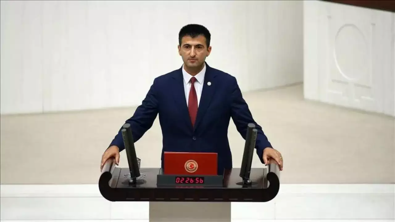 Bağımsız Milletvekili Çelebi: "İçinde bölücü, yıkıcı unsurlar ve marjinal fikirler barındıran 6+2’li Gül+ HDP; bu denklem kaos ve istikrarsızlık getirir"