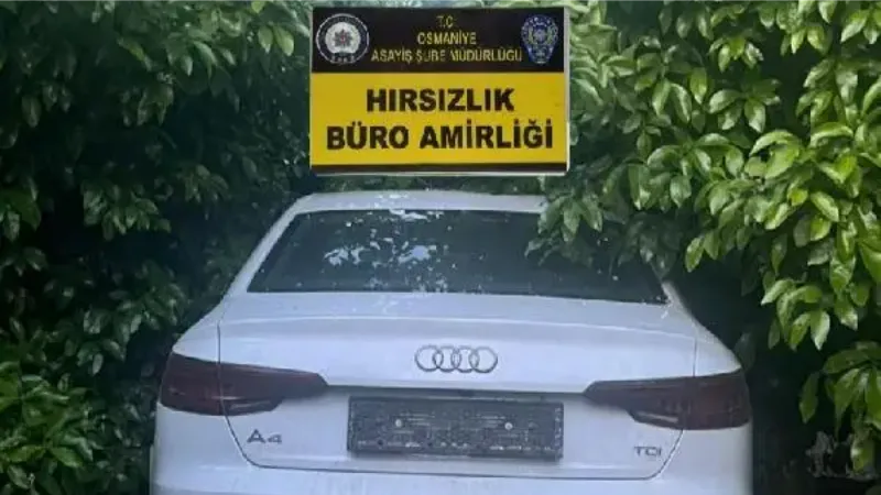 Çaldıkları otomobili, Adana’da portakal bahçesine terk ettiler