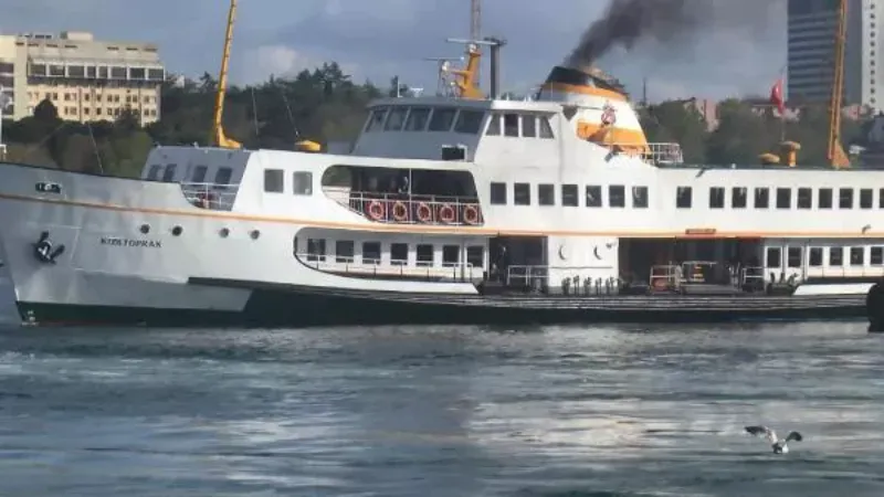 İstanbul'da vapurlardan düdük çalma eylemi