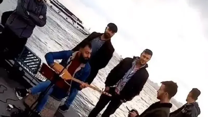 Kadıköy'de istediği türküyü çalmayan genci bıçaklayarak öldürdü