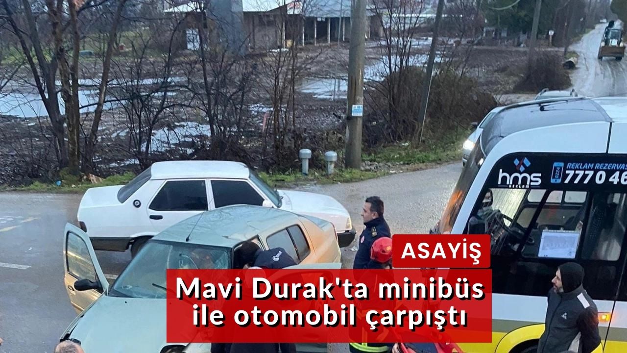 Serdivan'da otomobil ile yolcu minibüsü çarpıştı