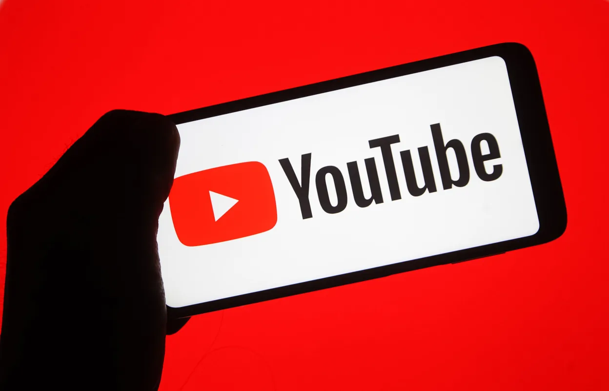 Rekabet Kurulu, Google'ın çevrim içi reklamcılıktaki rekabet ihlallerine dair soruşturmayı tamamladı. YouTube reklamlarında kısıtlamalar getirerek ve dikey bütünleşme ile pazarı manipüle ettiği için 2 milyar TL ceza ile karşı karşıya kaldı.