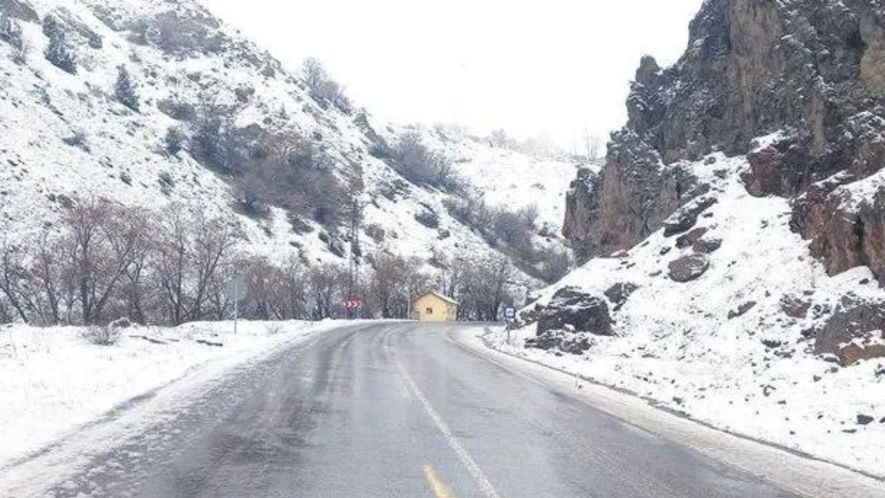 Bazı İllerde İlkbahar Karla Başladı!