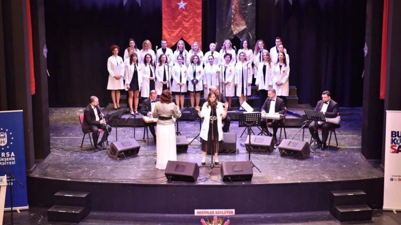 Bursa'da Hekimler Zeki Müren Şarkılarıyla Sahnede!