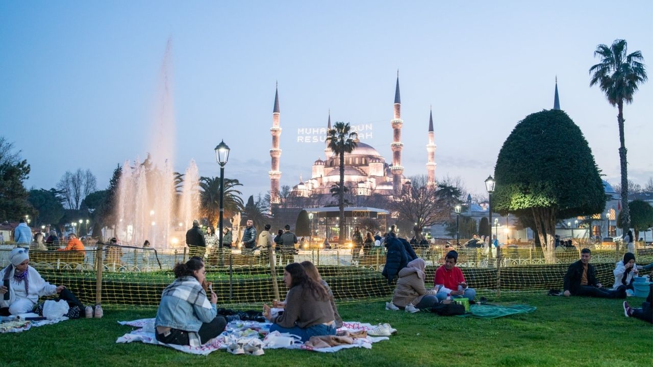 Ramazan Ayı Başladı! İftar Saatleri ve Önemli Dualar