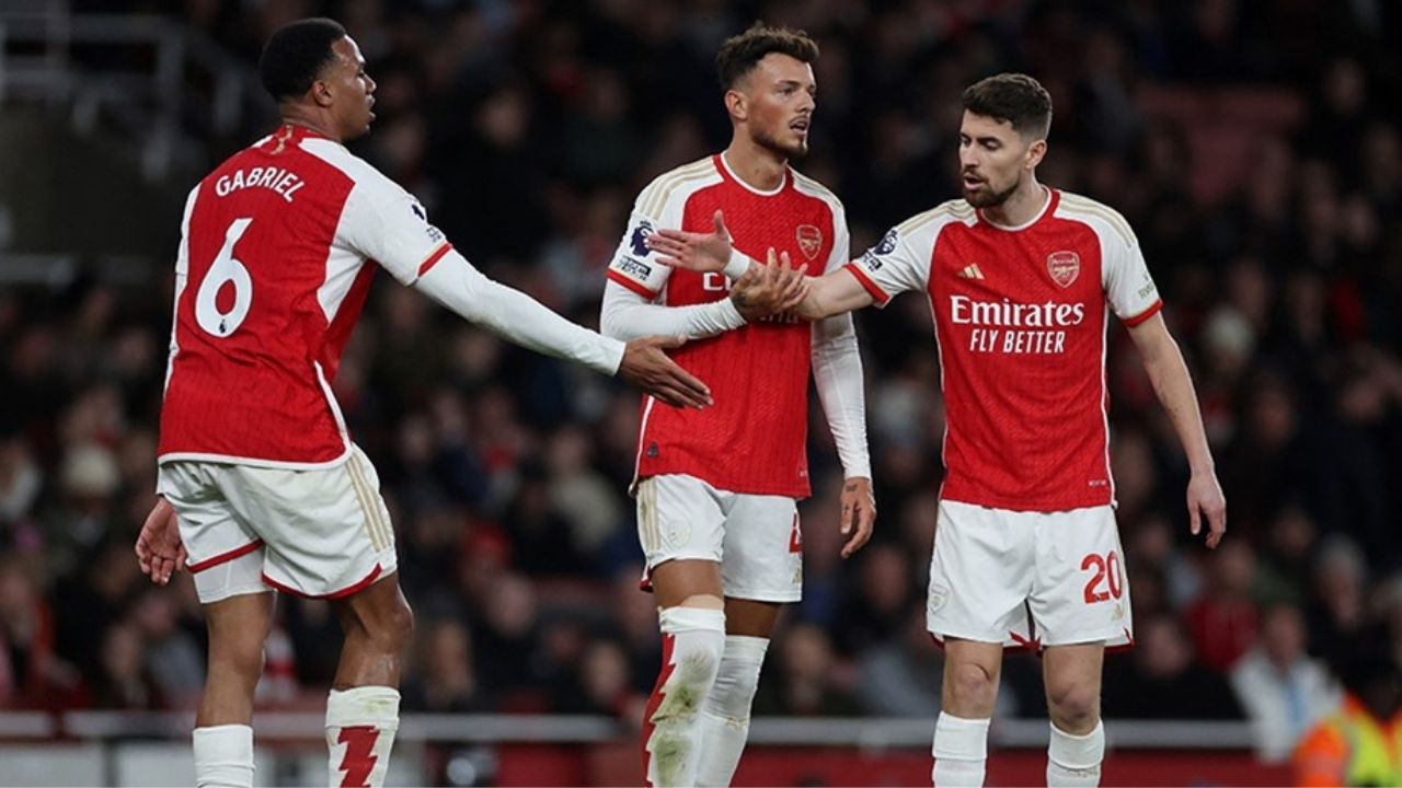 Arsenal, Luton Town'ı Yenerek Zirveye Çıktı!